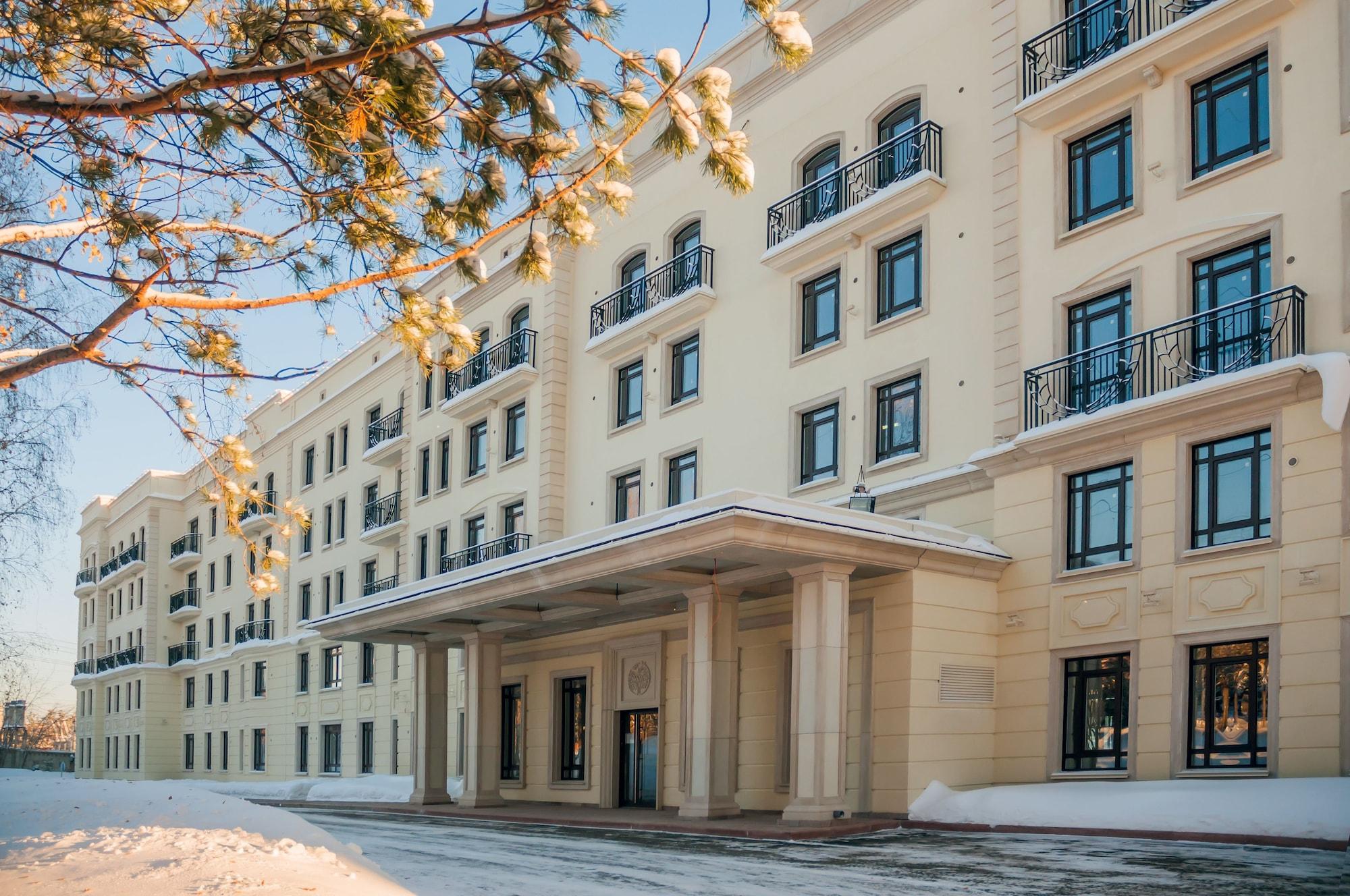 Ramada Hotel & Suites By Wyndham Novosibirsk Zhukovka Exterior photo