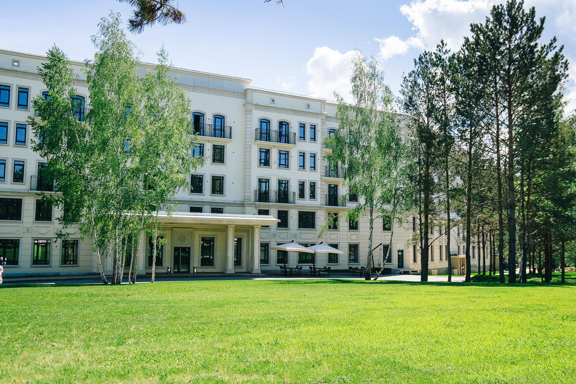 Ramada Hotel & Suites By Wyndham Novosibirsk Zhukovka Exterior photo